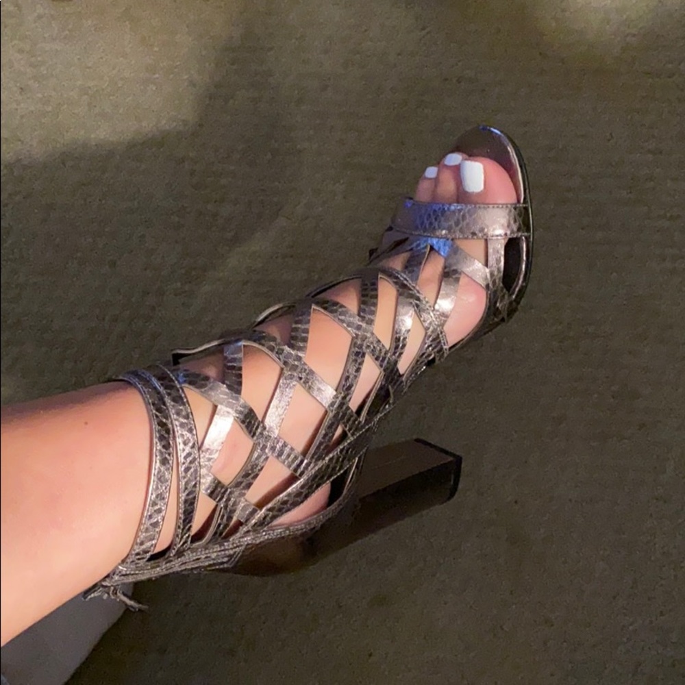 GUESS heels